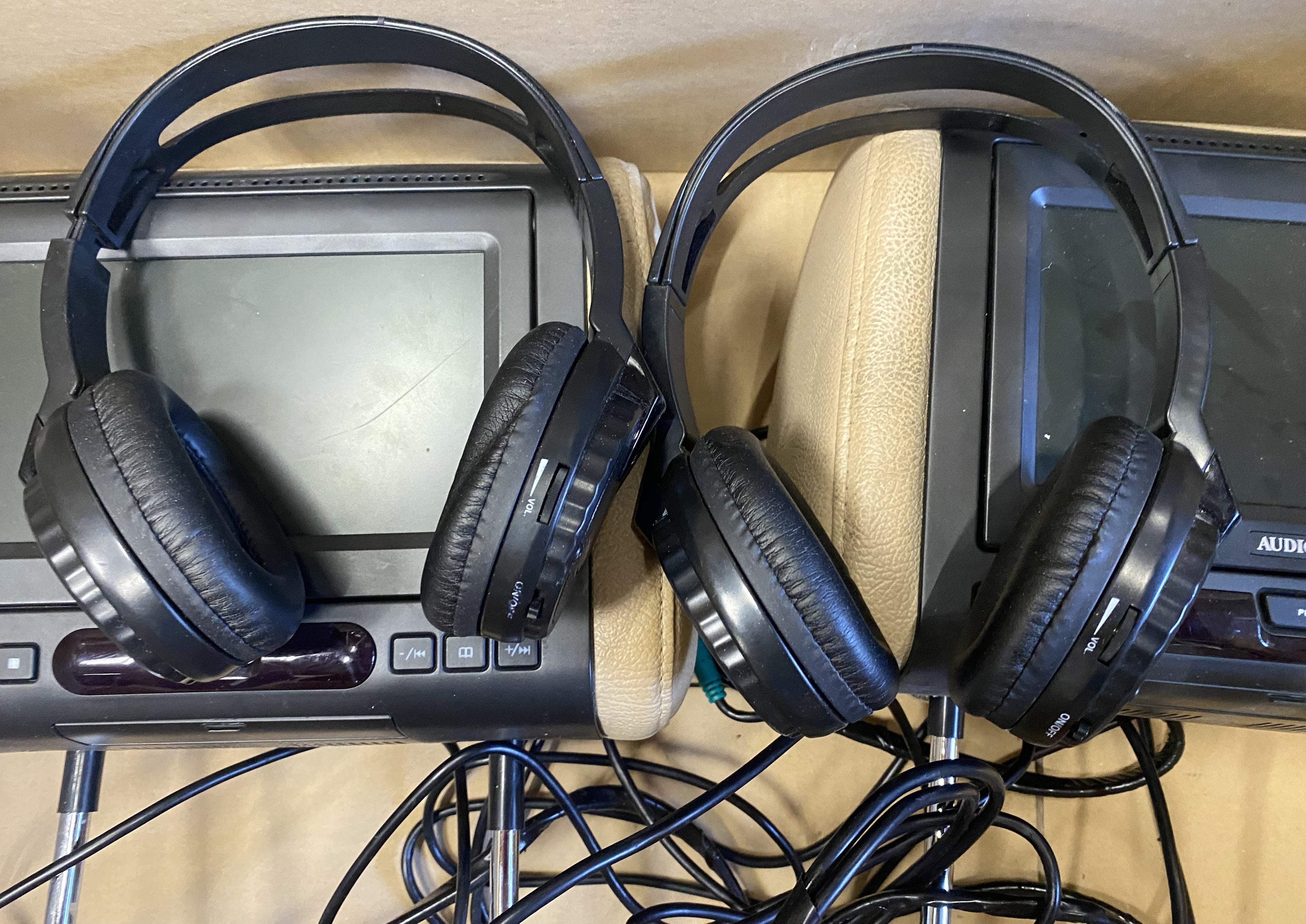 2 Pack Audiovox Avxmtghr1da 7 Widescreen Headrest Monitor Dvd